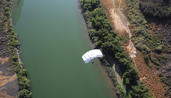USA-VisitTheUSA-com-parachute.jpg